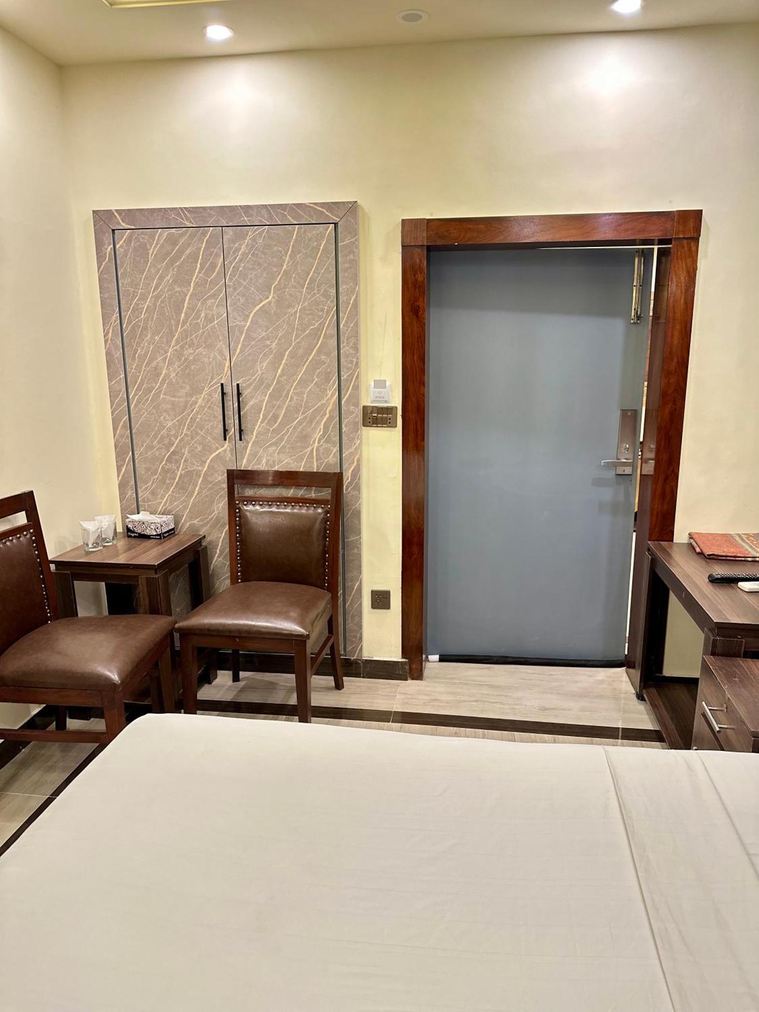 Blue Moon Continental Hotel Islamabad Ngoại thất bức ảnh